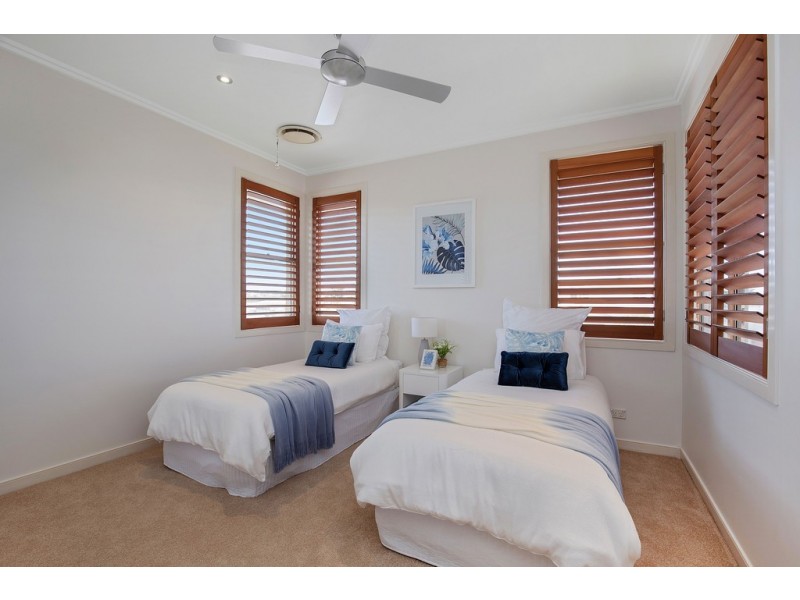 6111 Trasimeno Avenue, Hope Island QLD 4212