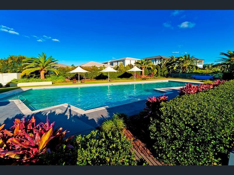 6111 Trasimeno Avenue, Hope Island QLD 4212