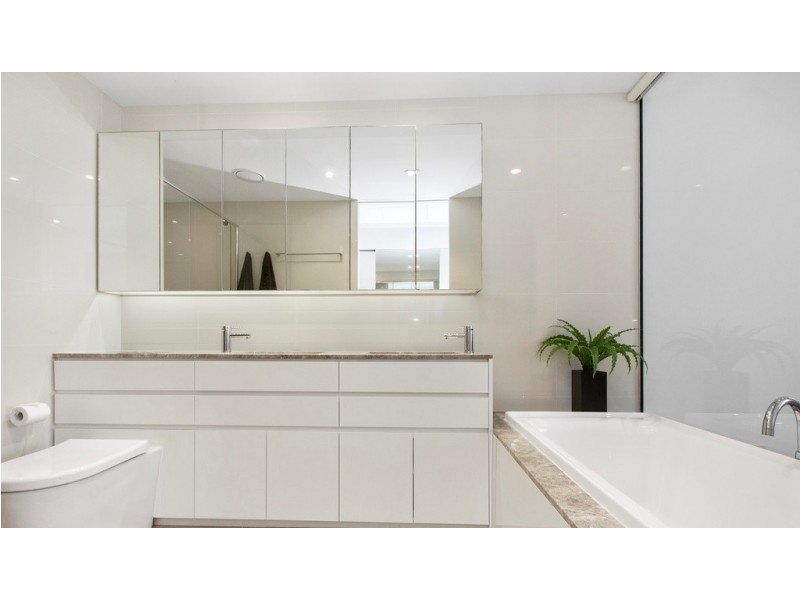 4301/2 Sunset Avenue, Paradise Point QLD 4216