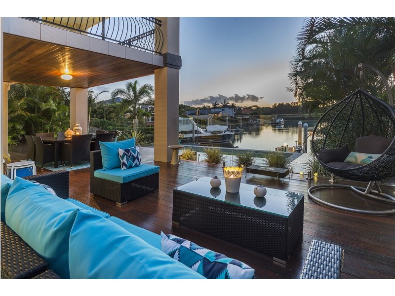 2112 Carlton Drive, Hope Island QLD 4212