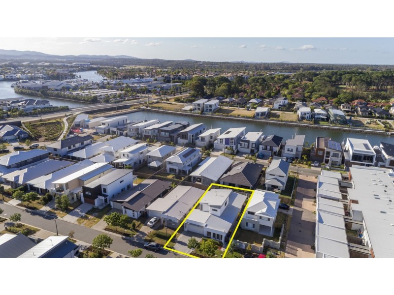 16 Beacon Lane, Hope Island QLD 4212