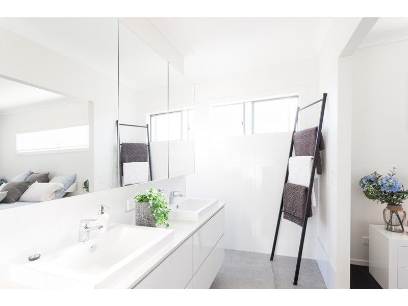 16 Beacon Lane, Hope Island QLD 4212