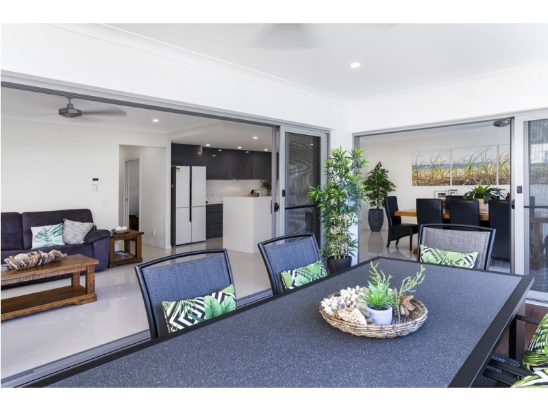 16 Beacon Lane, Hope Island QLD 4212