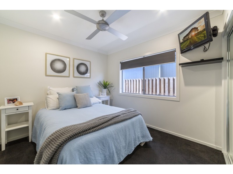 16 Beacon Lane, Hope Island QLD 4212