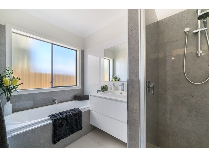 16 Beacon Lane, Hope Island QLD 4212