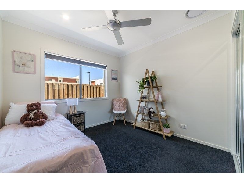 16 Beacon Lane, Hope Island QLD 4212