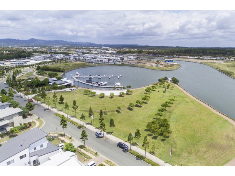 16 Beacon Lane, Hope Island QLD 4212