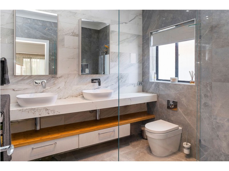 1612 Richmond Court, Hope Island QLD 4212