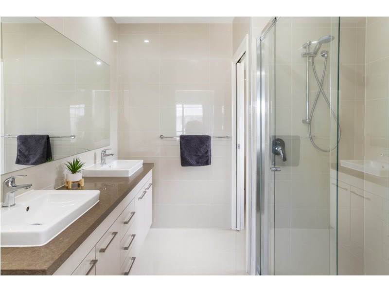 7806 Pavilions Close, Hope Island QLD 4212