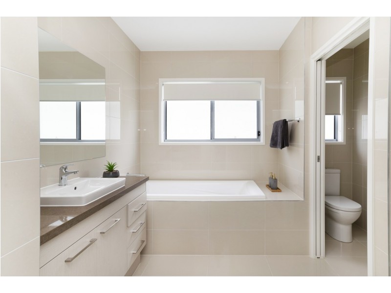 7806 Pavilions Close, Hope Island QLD 4212