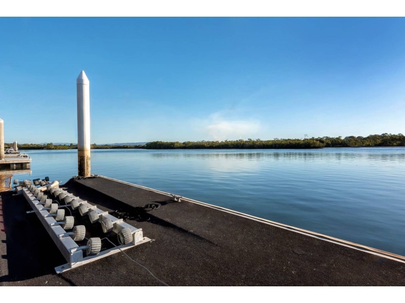 88 Tradewinds Avenue, Paradise Point QLD 4216