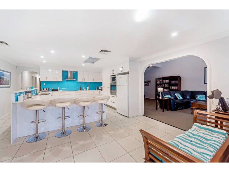 88 Tradewinds Avenue, Paradise Point QLD 4216