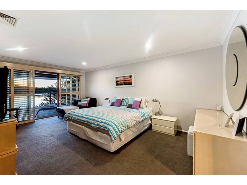 88 Tradewinds Avenue, Paradise Point QLD 4216