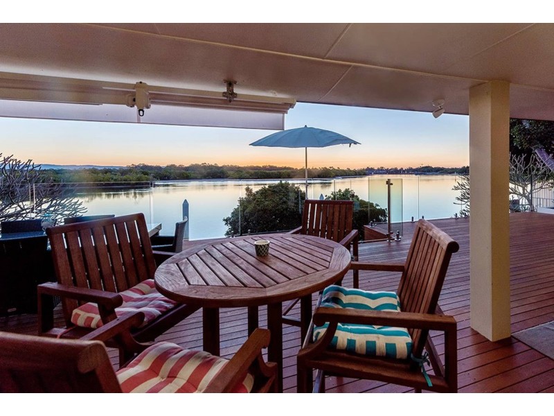 88 Tradewinds Avenue, Paradise Point QLD 4216