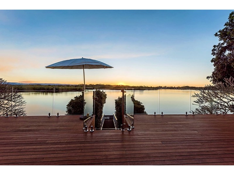 88 Tradewinds Avenue, Paradise Point QLD 4216