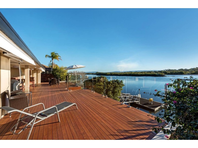 88 Tradewinds Avenue, Paradise Point QLD 4216