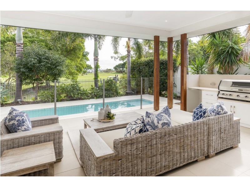 9115 Peter Senior Drive, Hope Island QLD 4212