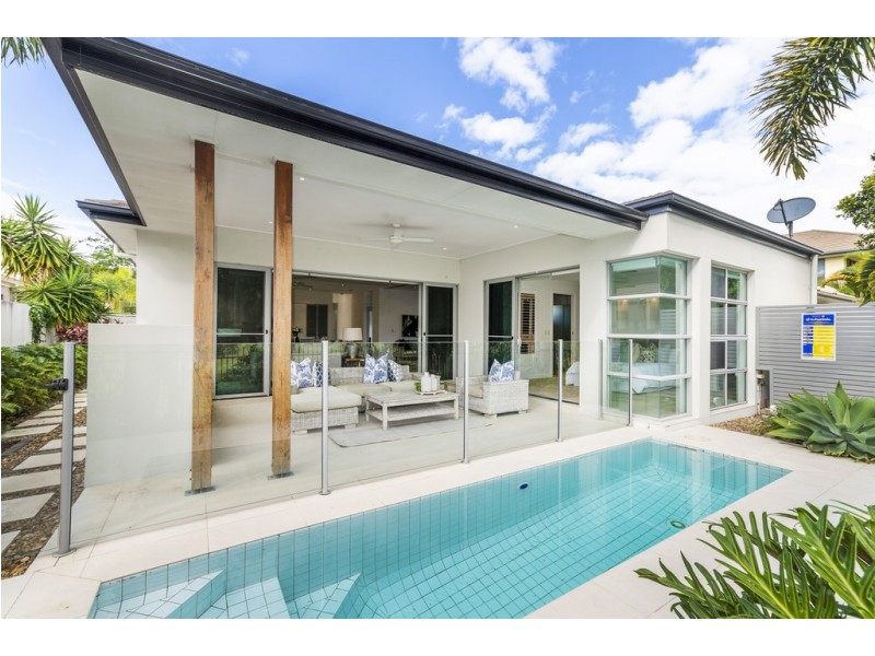 9115 Peter Senior Drive, Hope Island QLD 4212