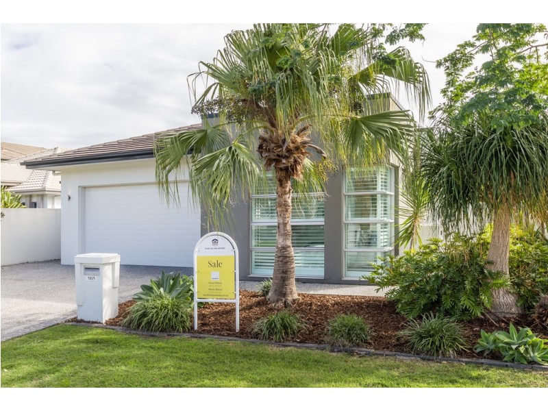 9115 Peter Senior Drive, Hope Island QLD 4212