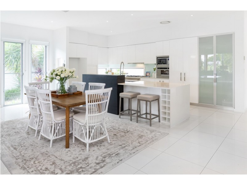 9115 Peter Senior Drive, Hope Island QLD 4212