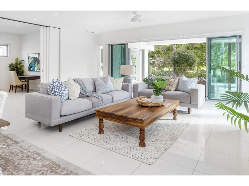 9115 Peter Senior Drive, Hope Island QLD 4212