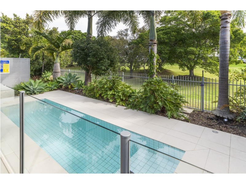 9115 Peter Senior Drive, Hope Island QLD 4212