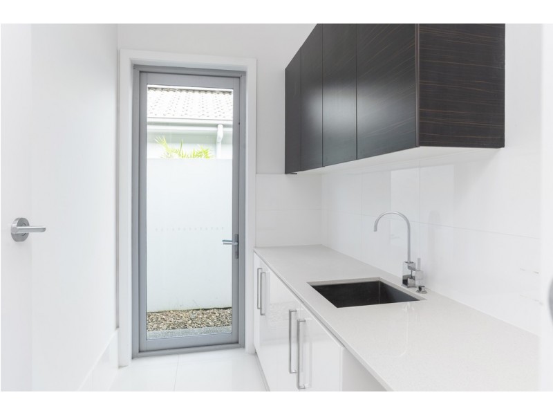 9115 Peter Senior Drive, Hope Island QLD 4212