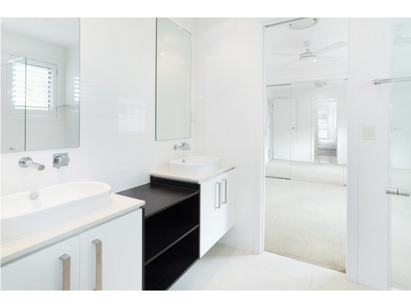 9115 Peter Senior Drive, Hope Island QLD 4212