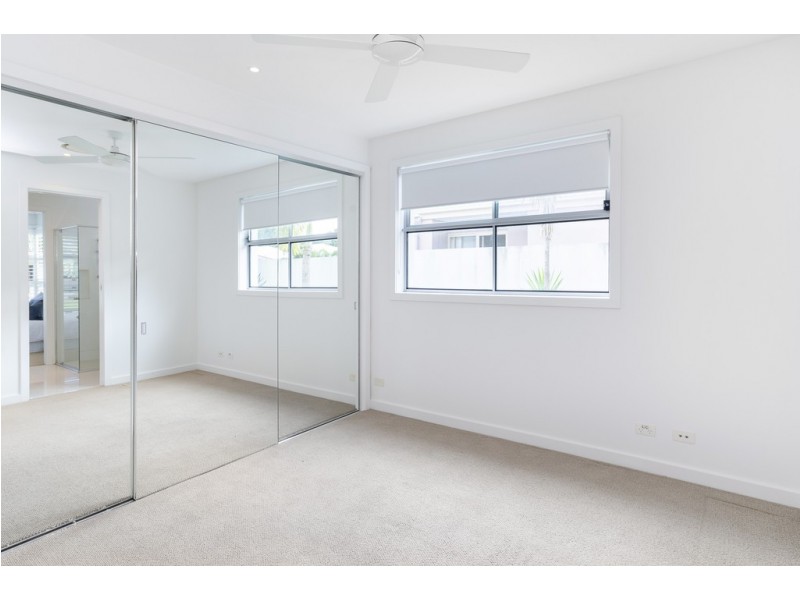 9115 Peter Senior Drive, Hope Island QLD 4212