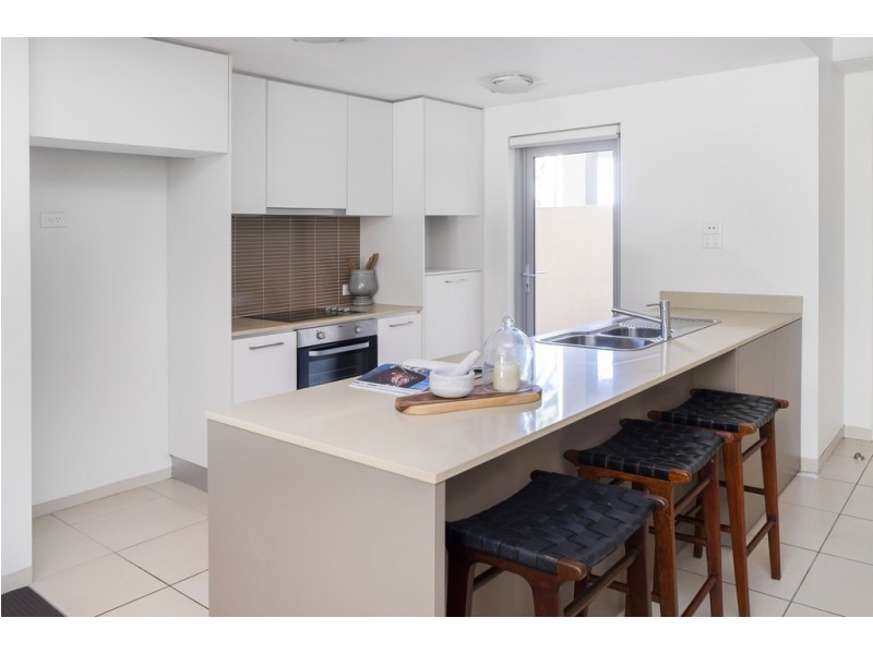 113/64 Sickle Avenue, Hope Island QLD 4212