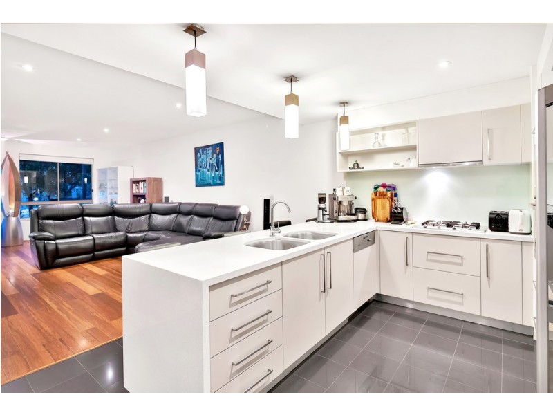 712/3-5 Pendraat Parade, Hope Island QLD 4212