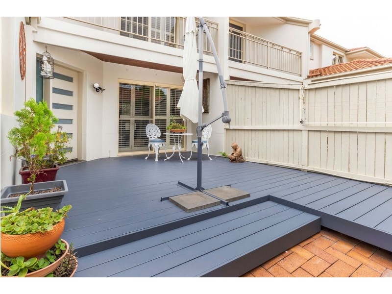8108 Magnolia Gardens Court, Hope Island QLD 4212