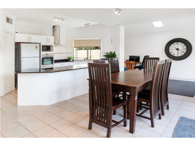 1048 Rosebank Way, Hope Island QLD 4212