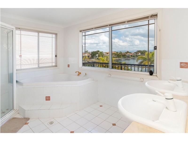 1048 Rosebank Way, Hope Island QLD 4212