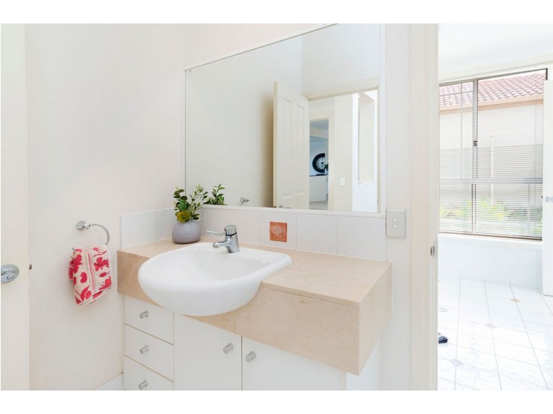 1048 Rosebank Way, Hope Island QLD 4212