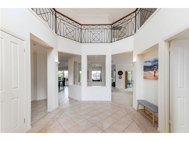 1048 Rosebank Way, Hope Island QLD 4212