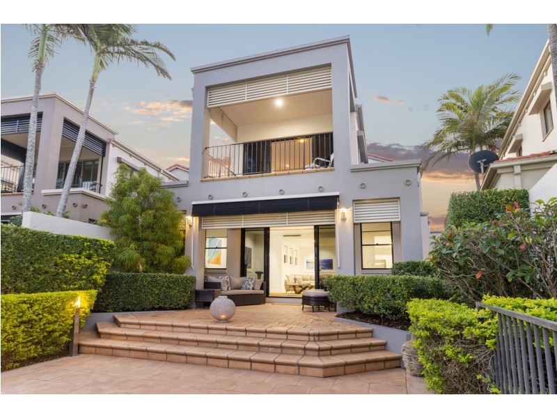 1516 Riverdale Drive, Hope Island QLD 4212