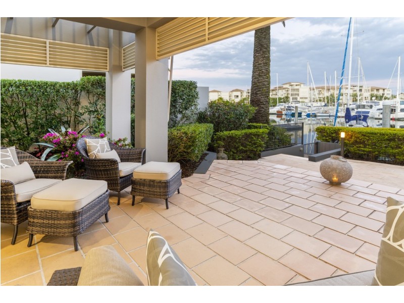 1516 Riverdale Drive, Hope Island QLD 4212