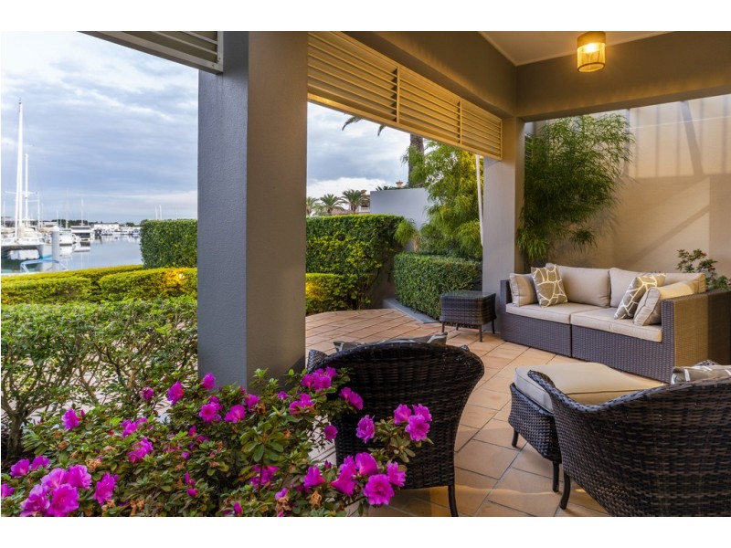 1516 Riverdale Drive, Hope Island QLD 4212