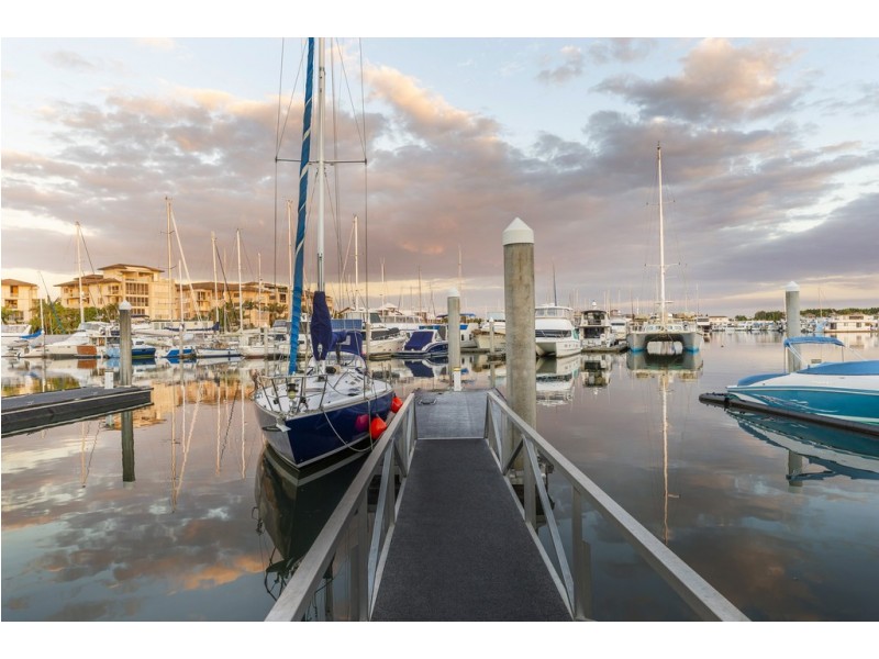 1516 Riverdale Drive, Hope Island QLD 4212