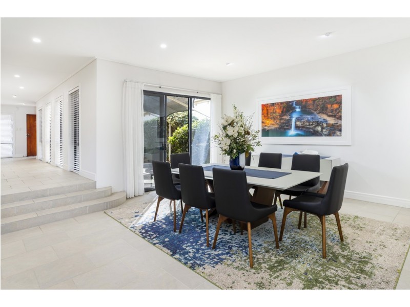 1516 Riverdale Drive, Hope Island QLD 4212