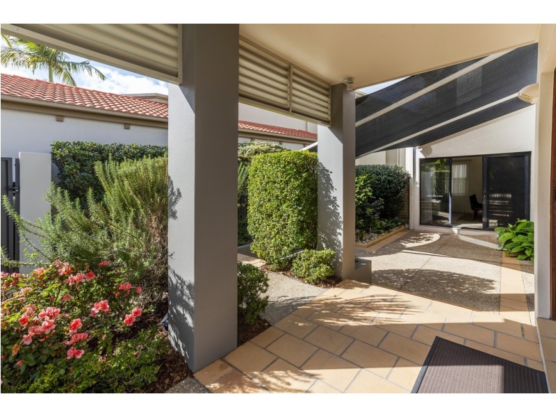 1516 Riverdale Drive, Hope Island QLD 4212