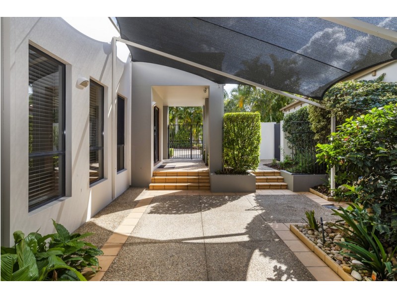 1516 Riverdale Drive, Hope Island QLD 4212