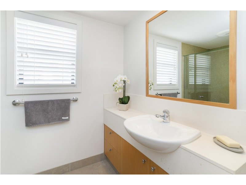 1516 Riverdale Drive, Hope Island QLD 4212