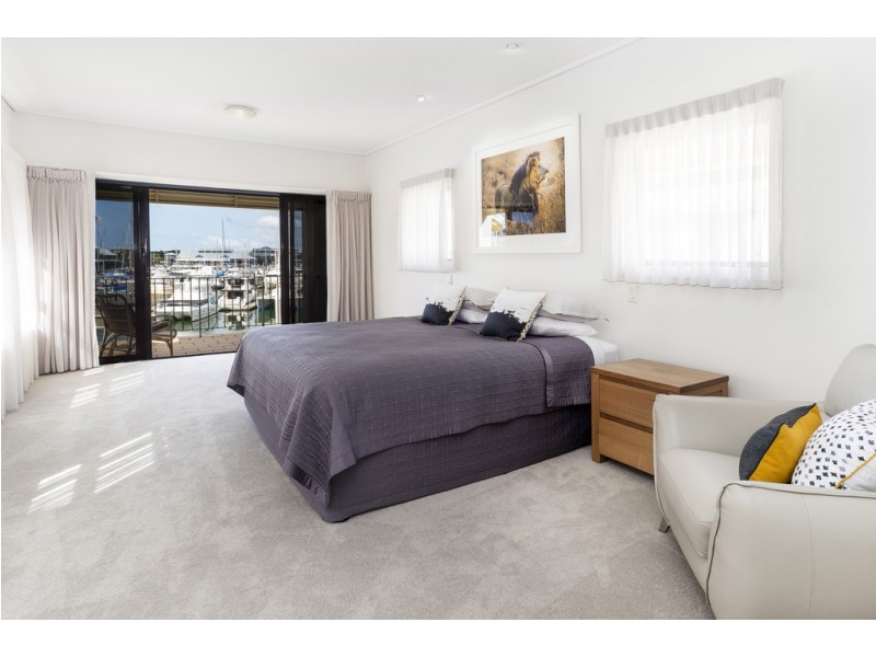 1516 Riverdale Drive, Hope Island QLD 4212