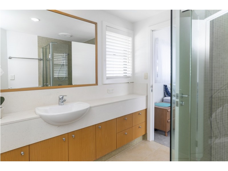 1516 Riverdale Drive, Hope Island QLD 4212