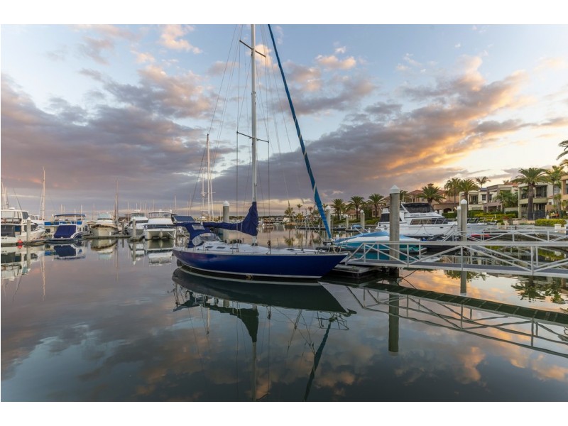 1516 Riverdale Drive, Hope Island QLD 4212