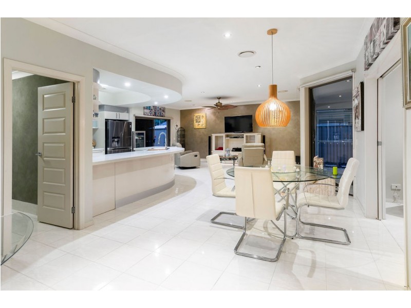 62 Southaven Drive, Helensvale QLD 4212
