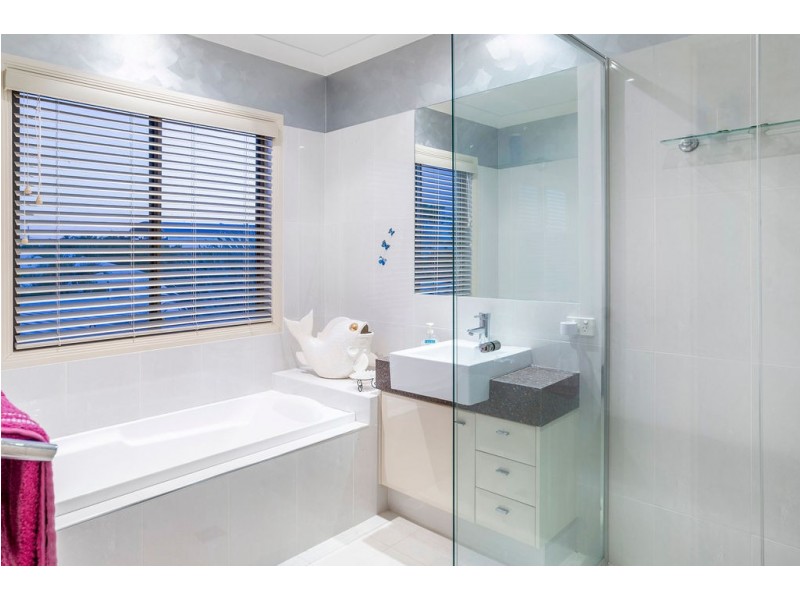 62 Southaven Drive, Helensvale QLD 4212