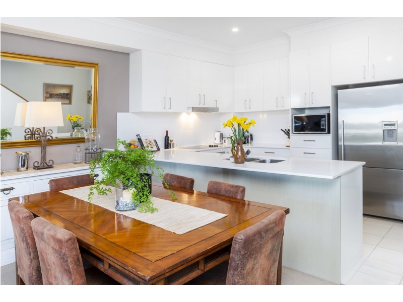 11/1 Mervyn Thomas Drive, Hope Island QLD 4212
